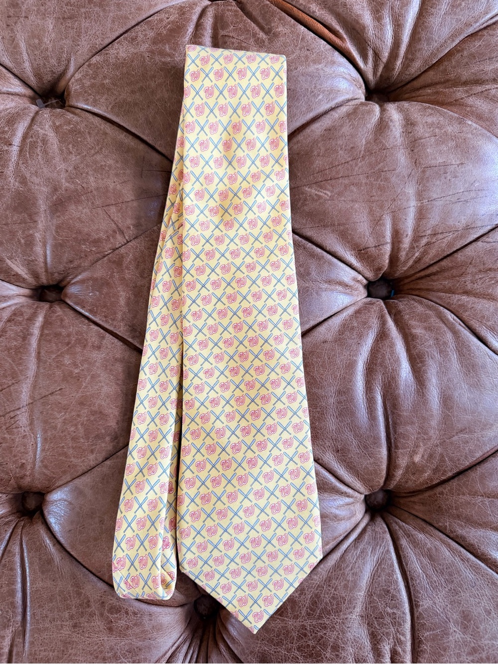 Vineyard Vines Washington Nationals MLB Silk Tie Yellow Baseball Bat Necktie - Picture 2 of 4
